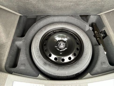Used 2025 Lincoln Nautilus Premier AWD/4WD image 12
