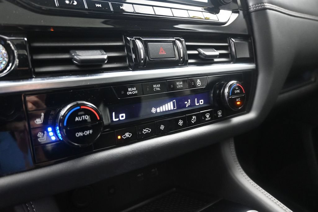 Used 2024 Nissan Pathfinder Platinum FWD image 13