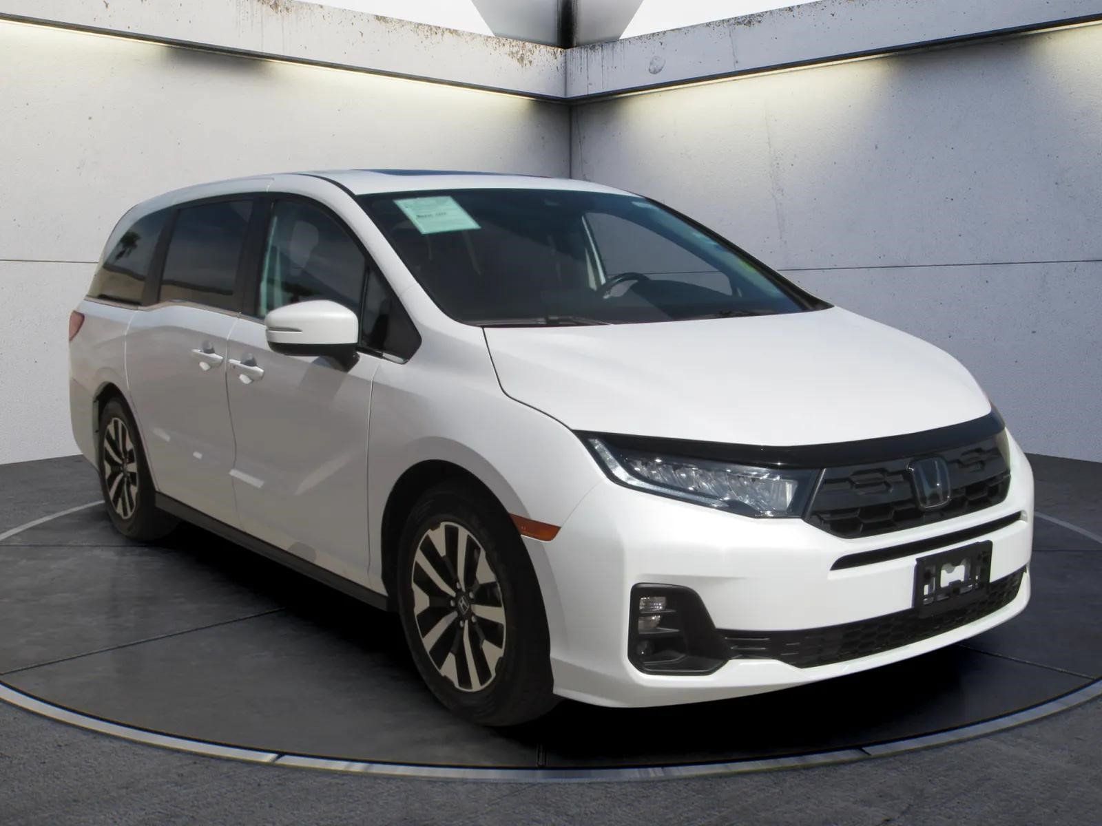 Certified 2025 Honda Odyssey EX-L image 2