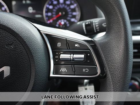 Used 2023 Kia Forte LXS image 3