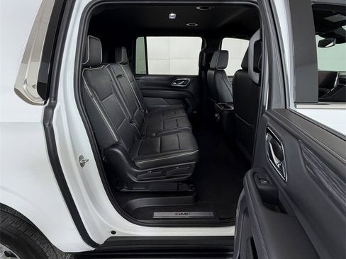Used 2024 GMC Yukon XL SLT image 6