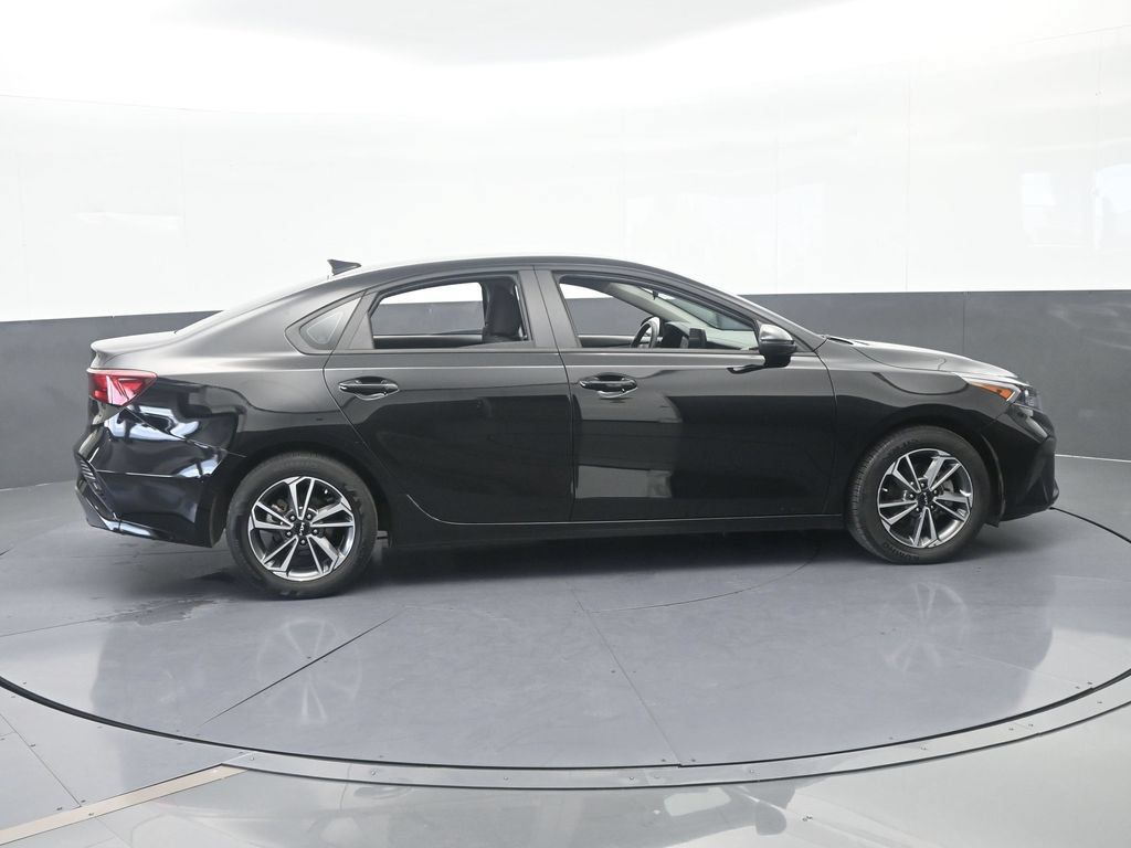 Used 2024 Kia Forte LXS w/ LXS Technology Package FWD image 7