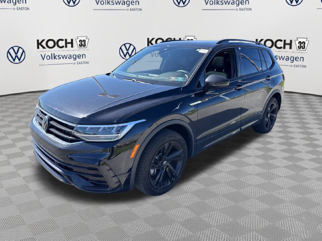 Used 2024 Volkswagen Tiguan SE R-Line AWD/4WD image 3
