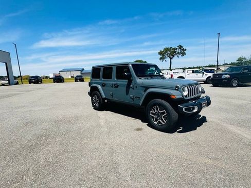 New 2026 Jeep Wrangler Unlimited Sahara w/ Technology Group AWD/4WD image 10