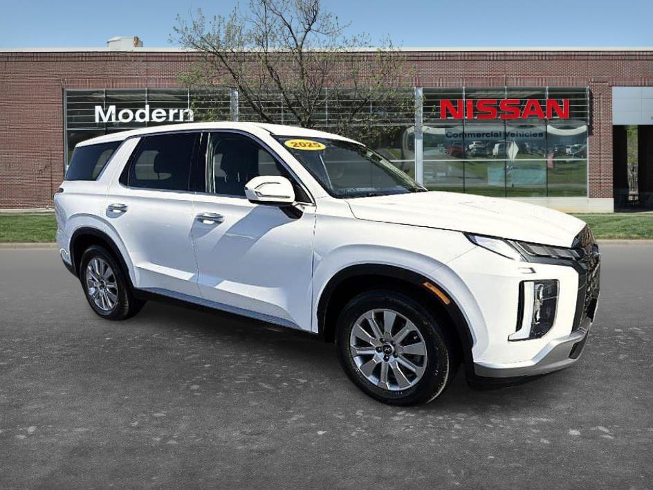 Used 2025 Hyundai Palisade SE FWD image 3