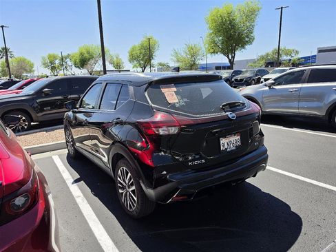 Used 2021 Nissan Kicks SV image 4