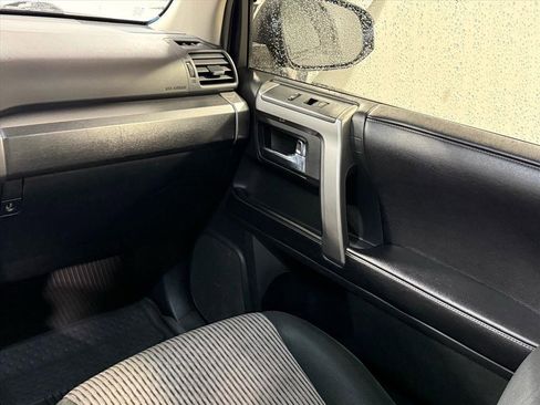 Used 2016 Toyota 4Runner SR5 image 12