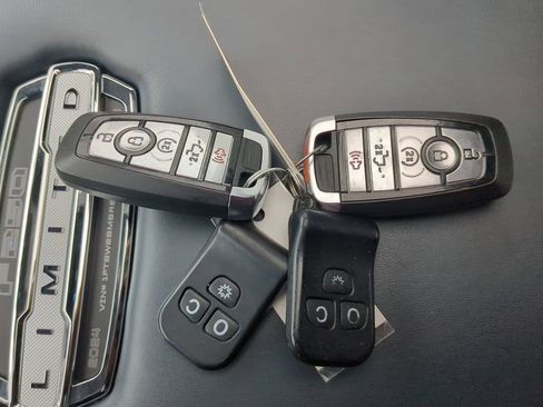 Used 2024 Ford F250 Limited w/ FX4 Off-Road Package image 27