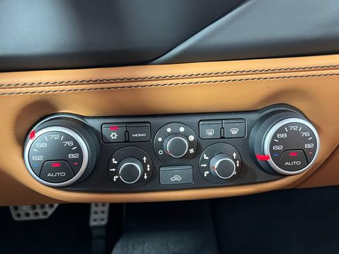 Used 2019 Ferrari 488 Spider RWD image 28