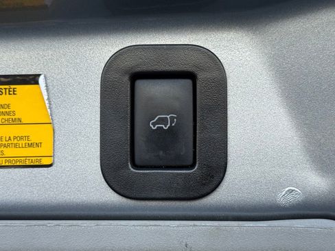 Used 2015 Toyota Sienna XLE w/ XLE Navigation Package image 14