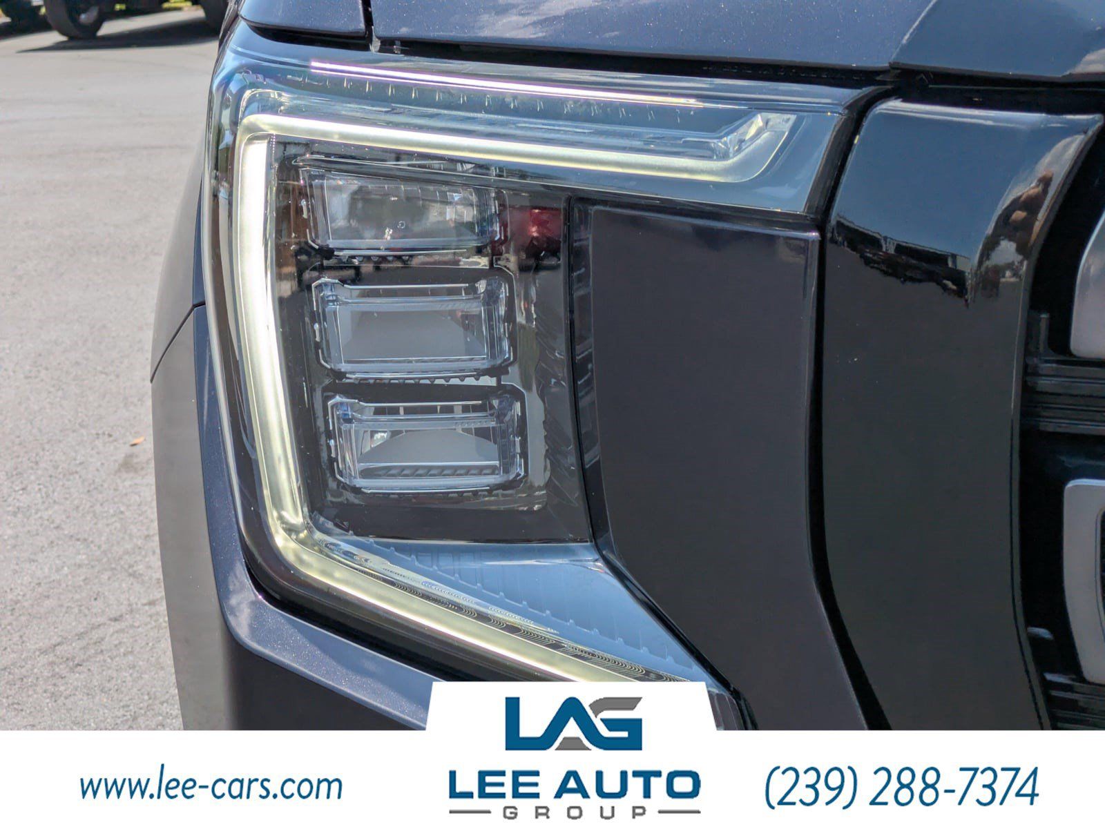 Used 2023 GMC Yukon AT4 w/ AT4 Premium Package AWD/4WD image 8