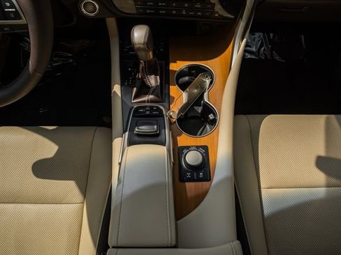 Used 2019 Lexus RX 350 AWD w/ Navigation Package image 27