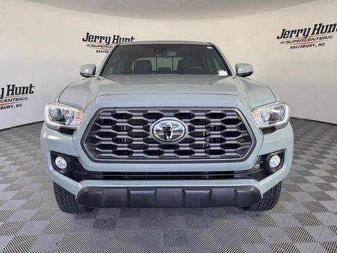 Used 2022 Toyota Tacoma TRD Off-Road w/ Technology Package AWD/4WD image 5