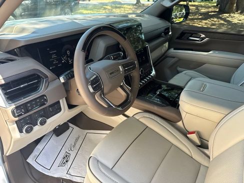 New 2026 GMC Yukon XL Denali w/ Denali Reserve Package AWD/4WD image 8