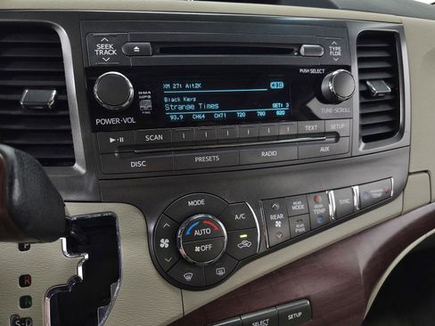 Used 2012 Toyota Sienna XLE FWD image 20