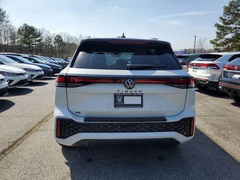 New 2026 Volkswagen Tiguan SE R-Line FWD image 5