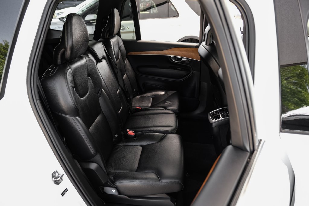 Used 2021 Volvo XC90 T6 Momentum w/ Climate Package AWD/4WD image 40