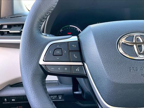 Used 2022 Toyota Sienna XLE image 23