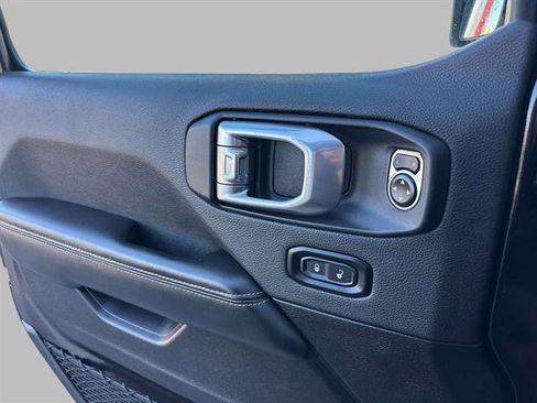 Used 2024 Jeep Wrangler Unlimited Sahara image 17