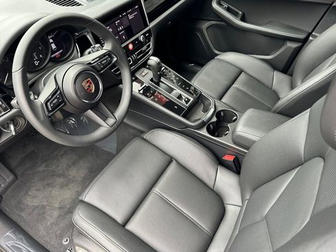 New 2025 Porsche Macan image 4