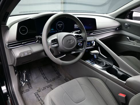 Used 2024 Hyundai Elantra Blue image 12