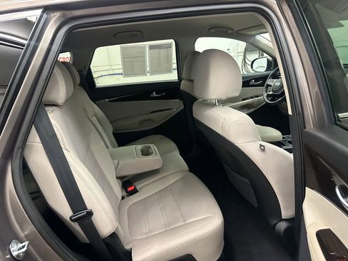 Used 2019 Kia Sorento AWD image 26
