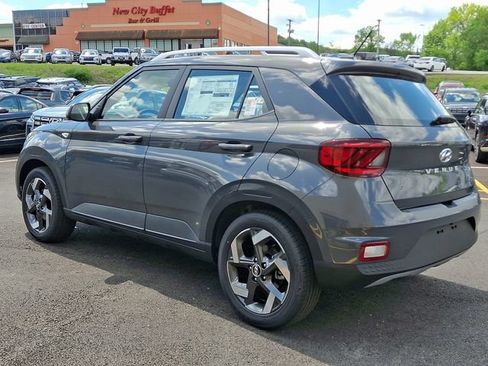 New 2026 Hyundai Venue SEL FWD image 3
