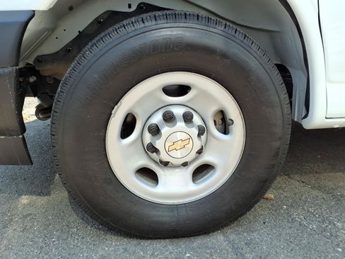 Used 2025 Chevrolet Express 3500 LS RWD image 5