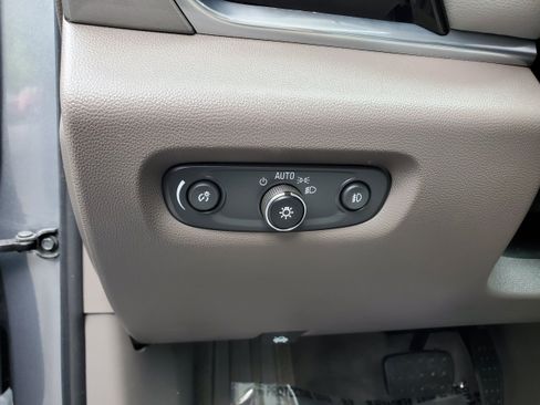 Used 2019 Chevrolet Traverse LT FWD image 14