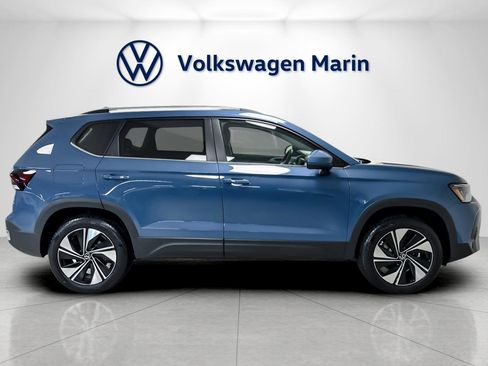 New 2026 Volkswagen Taos SE image 6