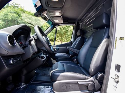 Used 2025 Mercedes-Benz Sprinter 2500 image 3