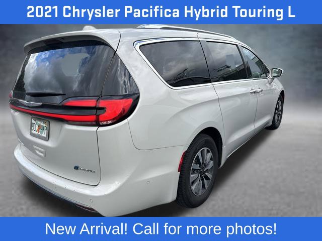 Used 2021 Chrysler Pacifica Touring-L FWD image 3