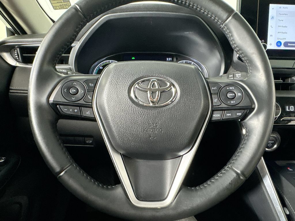 Used 2024 Toyota Venza LE AWD/4WD image 33