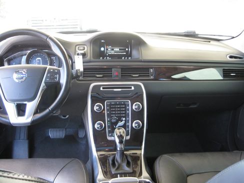 Used 2016 Volvo XC70 T5 Premier w/ Proximity Package image 30