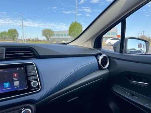 Used 2025 Nissan Versa SV image 33