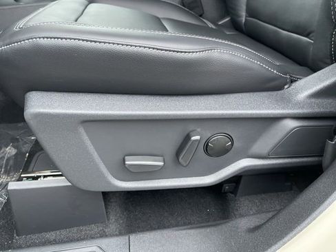 New 2025 Ford Bronco Outer Banks w/ Black Appearance Package image 13