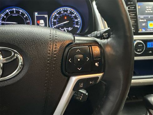 Used 2019 Toyota Highlander Limited Platinum image 29
