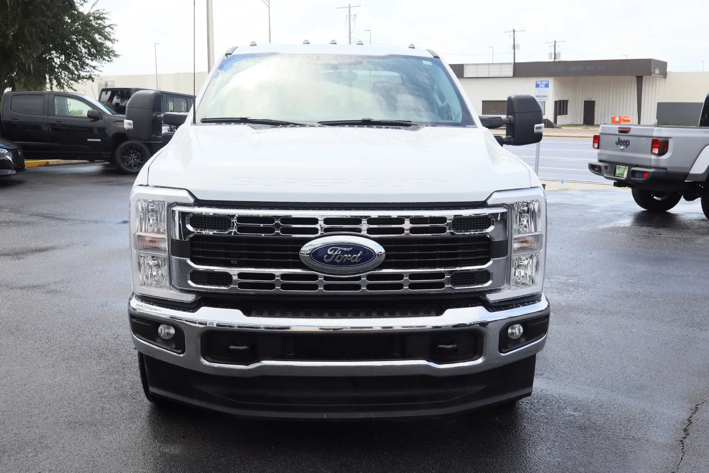 Used 2025 Ford F350 XLT AWD/4WD image 2
