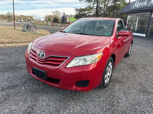 Used 2011 Toyota Camry LE image 2