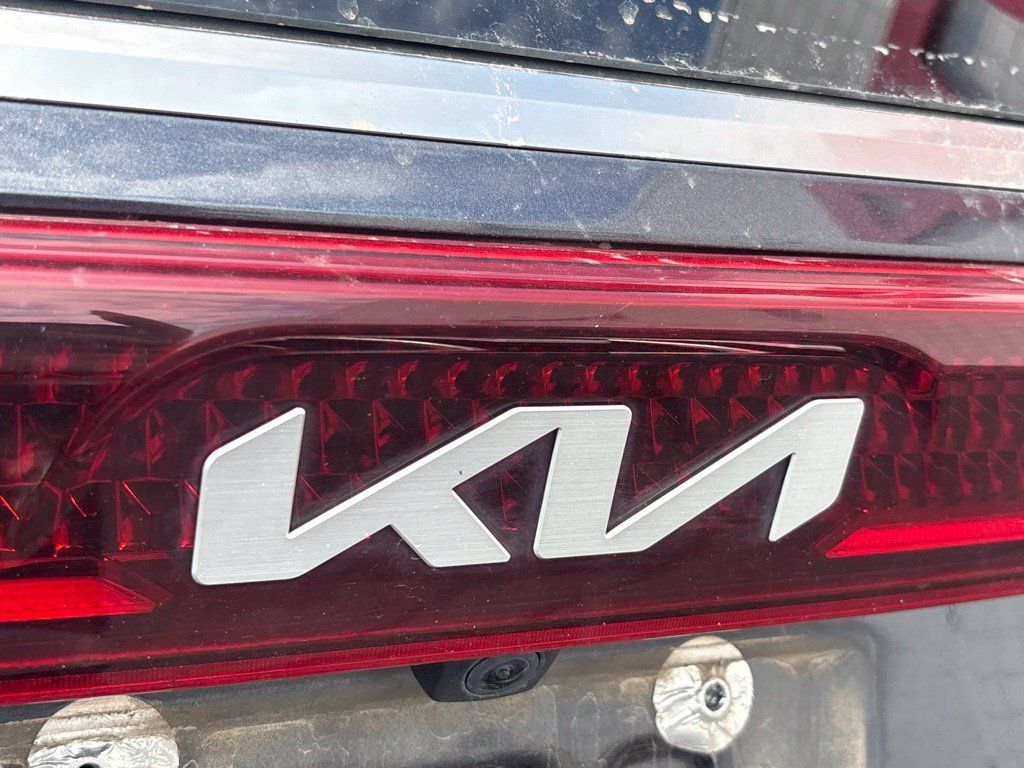 Used 2023 Kia Carnival SX Prestige FWD image 37