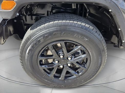 Used 2022 Jeep Gladiator Sport image 9