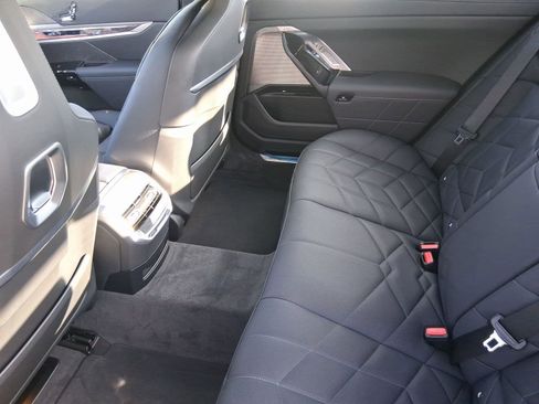 New 2026 BMW 750e xDrive w/ Executive Package image 28