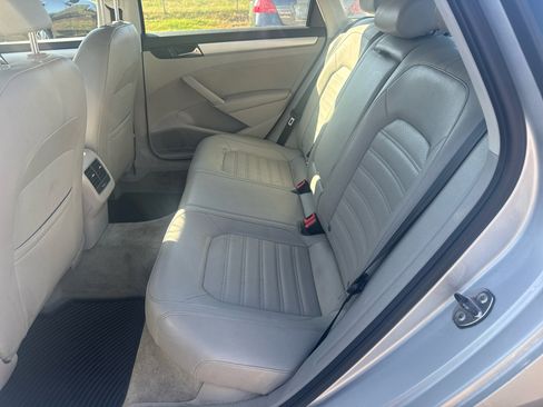 Used 2013 Volkswagen Passat 3.6 SE image 11