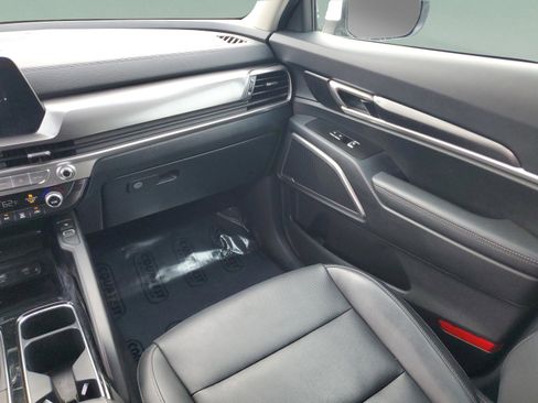 Certified 2025 Kia Telluride S image 14