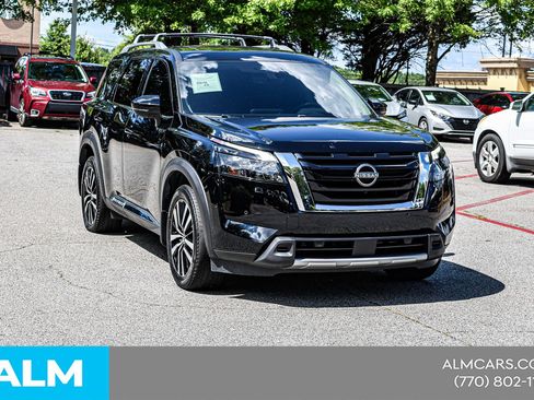 Used 2025 Nissan Pathfinder Platinum w/ Cargo Package FWD image 5
