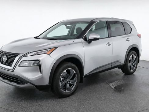 Used 2025 Nissan Rogue SV AWD/4WD image 3