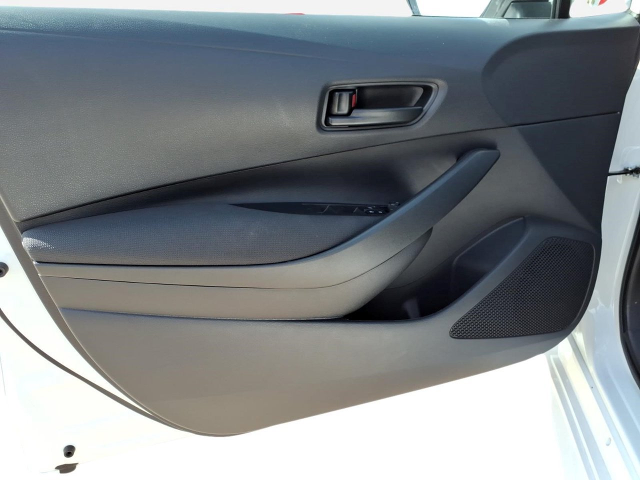 Used 2027 Toyota Corolla LE FWD image 16
