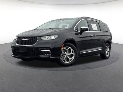 Used 2023 Chrysler Pacifica Limited