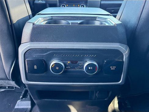 Used 2021 Ford Expedition XLT image 28