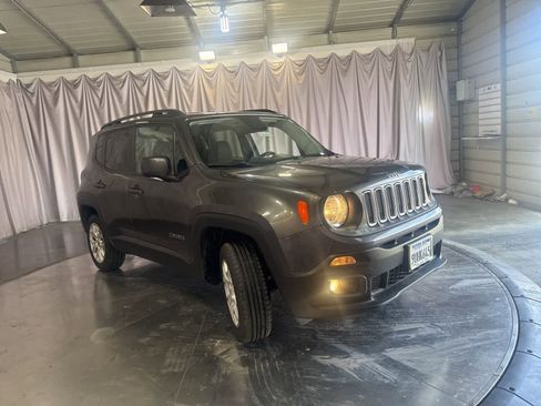Used 2017 Jeep Renegade Latitude w/ Popular Equipment Group image 3